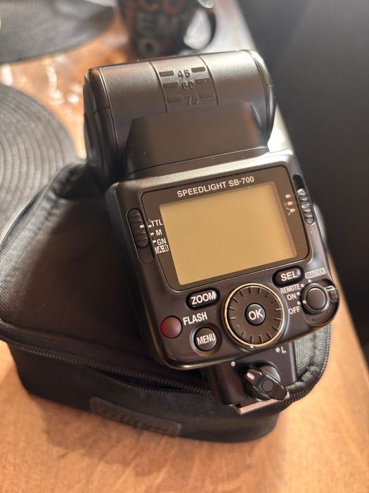 Светкавица Nikon sb 700