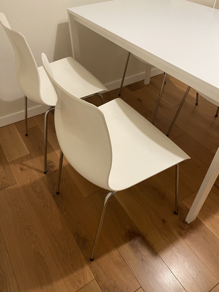 Комплект маса и 4 стола (IKEA)