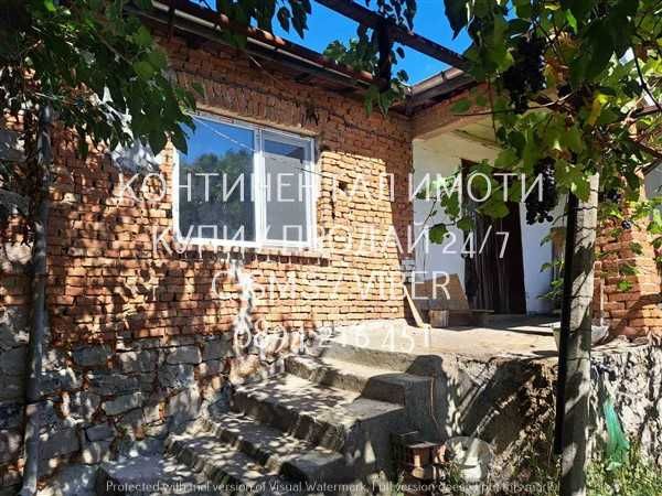 кодл 63096. Стара едноетажна къща 80м2 с голям двор 1400м2.