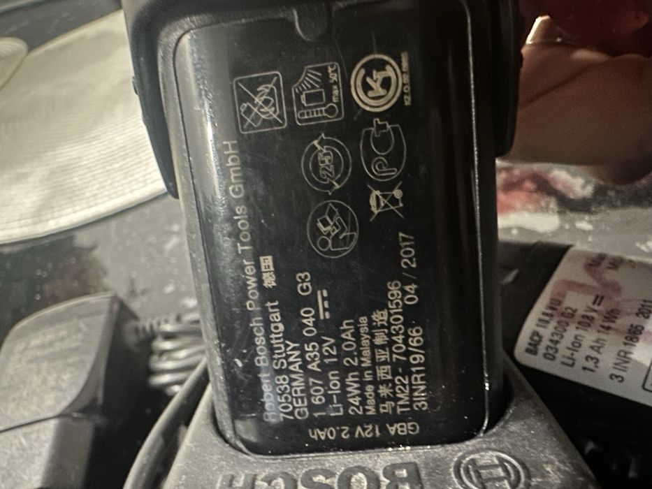 Батерии и зарядно bosch 12 v  / 10.8 v