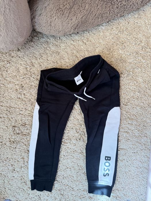 Анцуг BOSS черен за 6 години