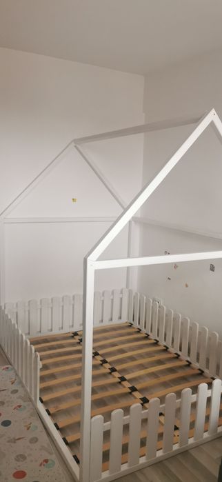 Pat de dormit stil"Căsuță"