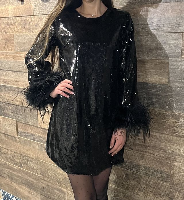 Празнична рокля с пера