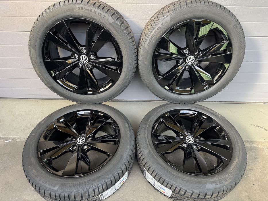 Jante Originale VW R19 ID4 E2 ID5 Black echipate iarna noi Continental