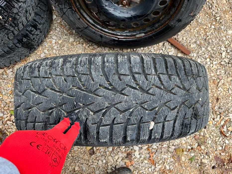 Гуми 215/60R17 Toyo Observe GT-3-ICE