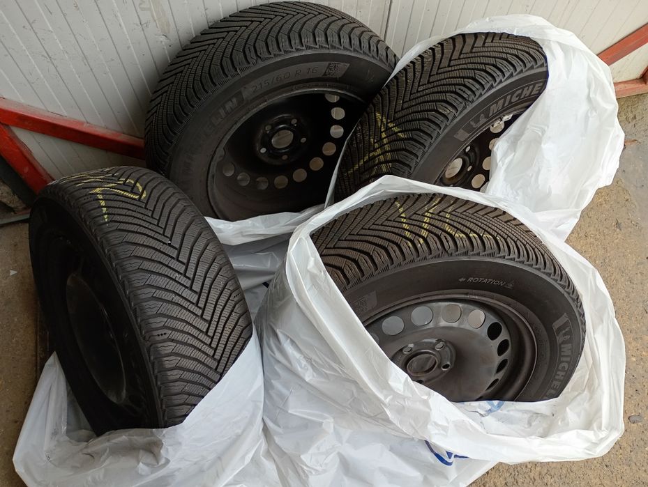Anvelope(MICHELIN)de iarna cu jante de tabla R 16