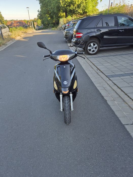 Vand Scuter in stare buna.