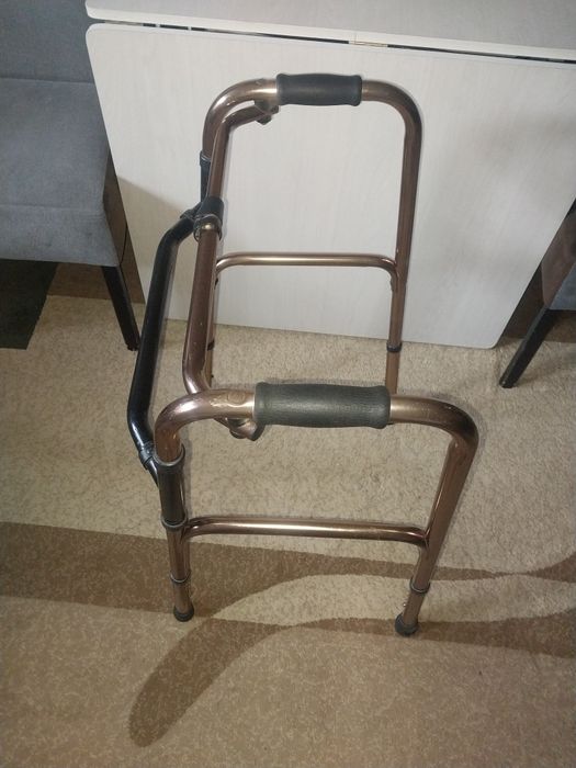 Ходунки для инвалидов