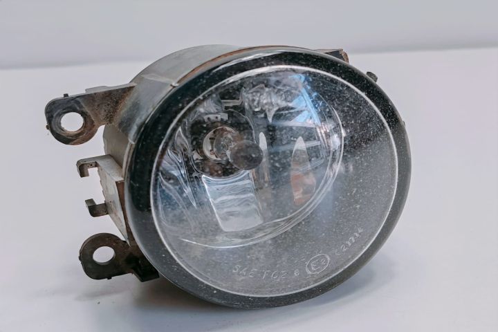 Proiector Ceata  Cu mic defect 8200074008 Dacia Logan a 2-a generatie