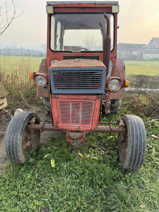 Vând tractor U445