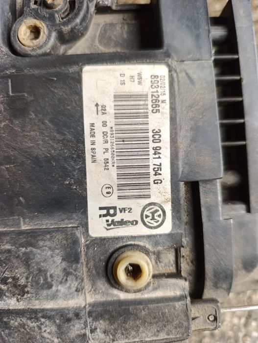 Фар и части за табло vw pasat