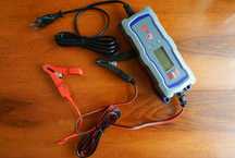 Incarcator baterie auto 12V si 6V motociclete.