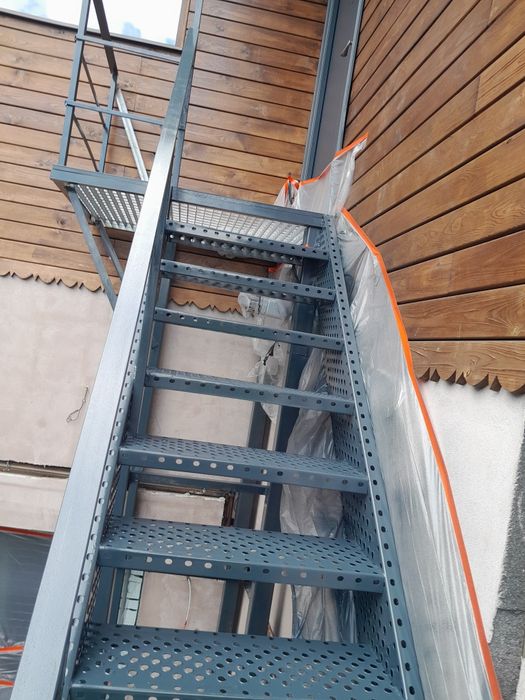 Scări metalice galvanizate la orice demisiune asiguram transport ori u