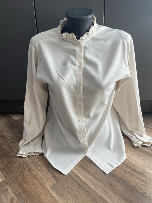 Много ризи в различен стил