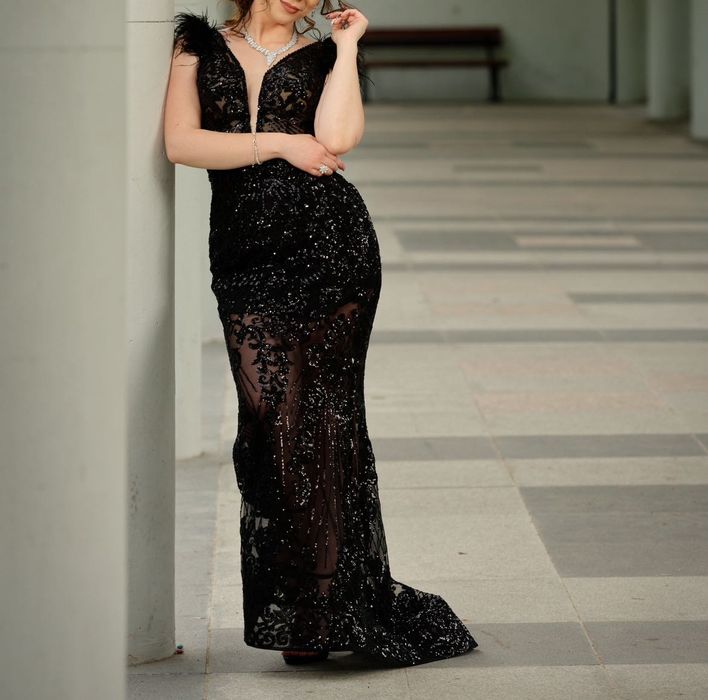 Продавам елегантна бална рокля