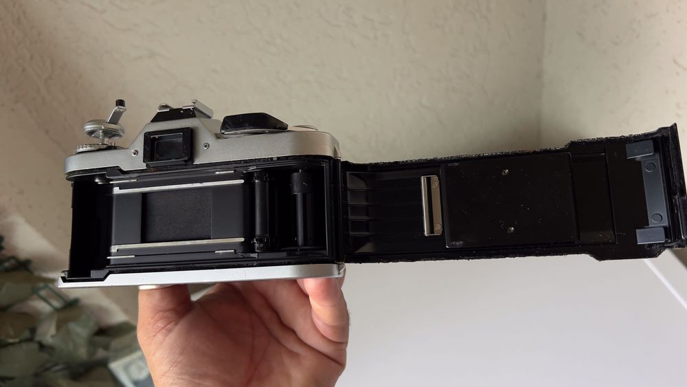 Canon AV-1 SLR 35mm/50mm f1.8