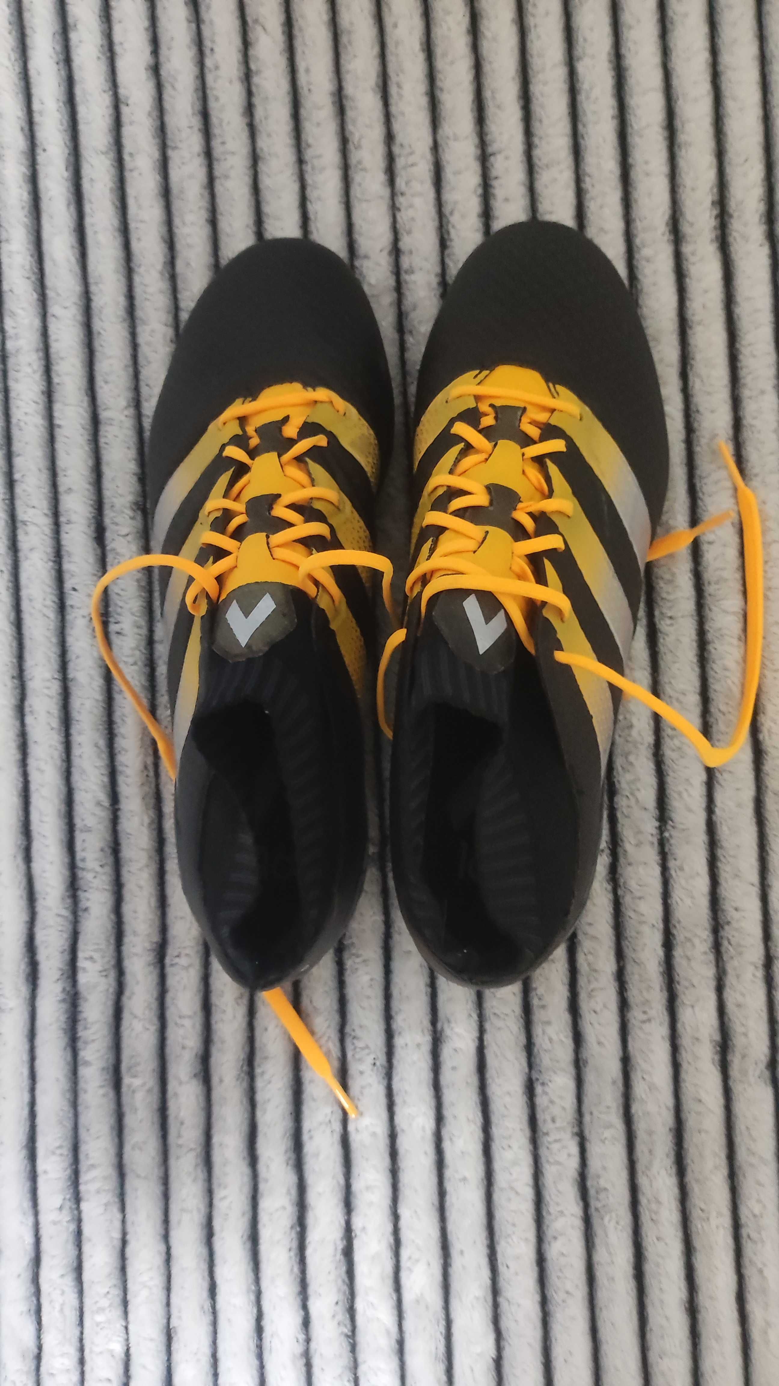 Ghete fotbal ADIDAS NR 42.5