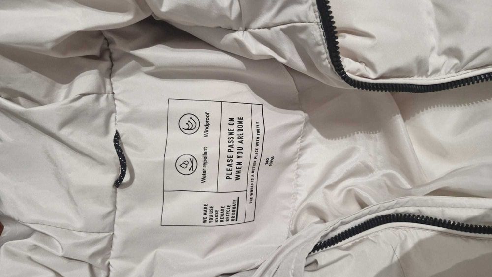 Geaca de iarna pentru fete 10 ani, eleganta si versatila.