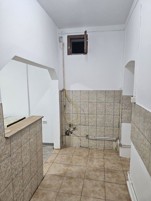 Vând casa 2 -3  camere complet renovata