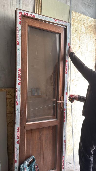 Да пластиковую дверь!