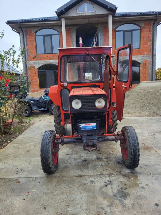 Vând tractor u445