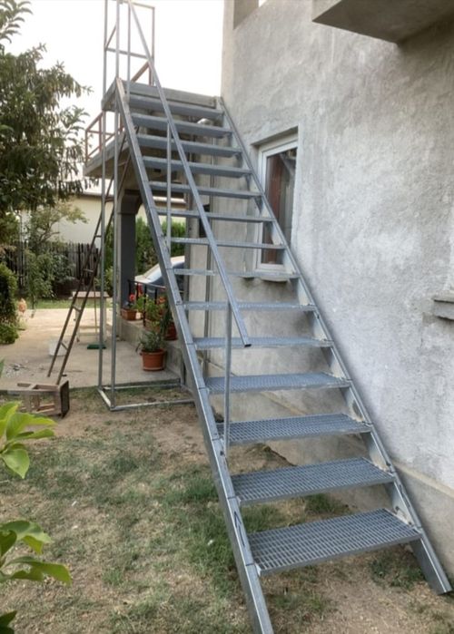 Scari metalice galvanizate