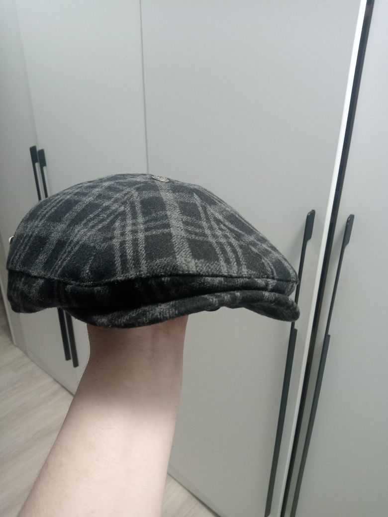 Продам зимню кепку