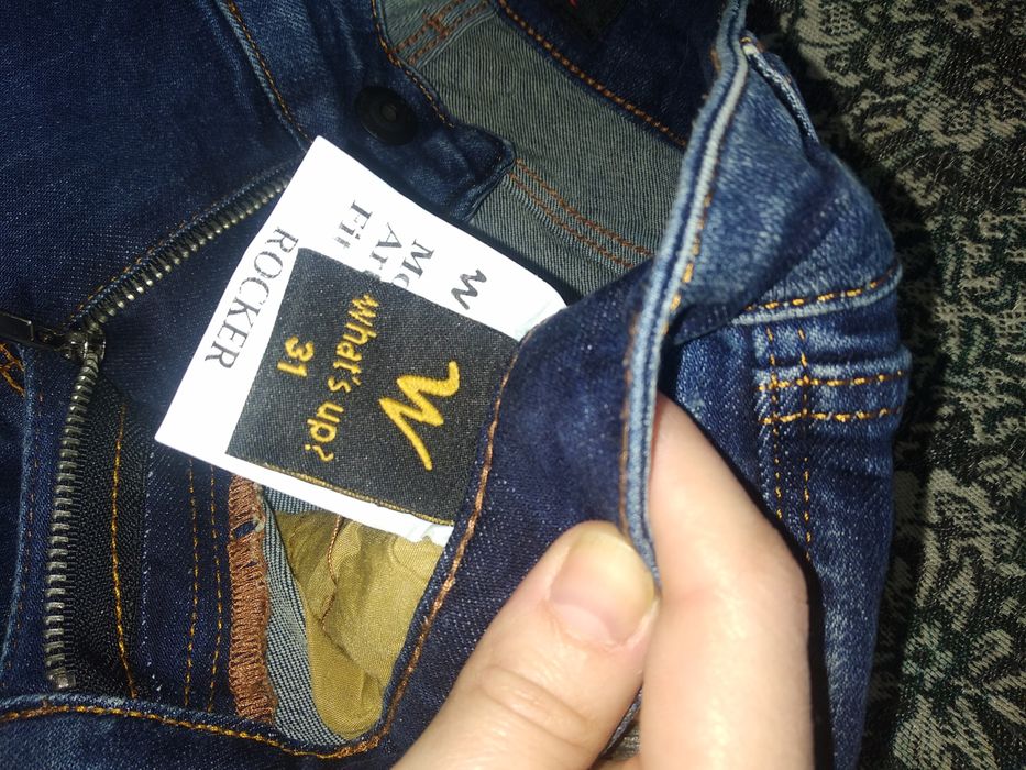 Тъмно сини дънки