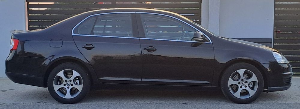 Vând Volkswagen Jetta 1.6 mpi