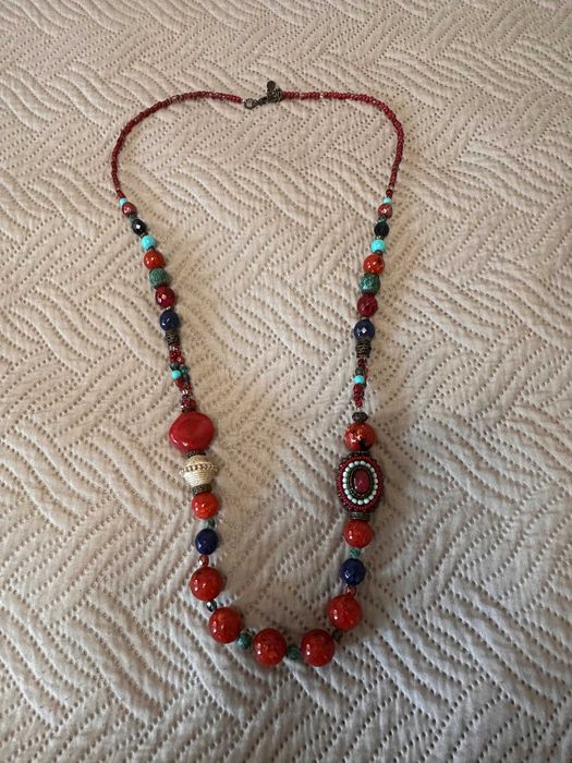 Елегантно и нестандартно колие със корал и тюркоаз