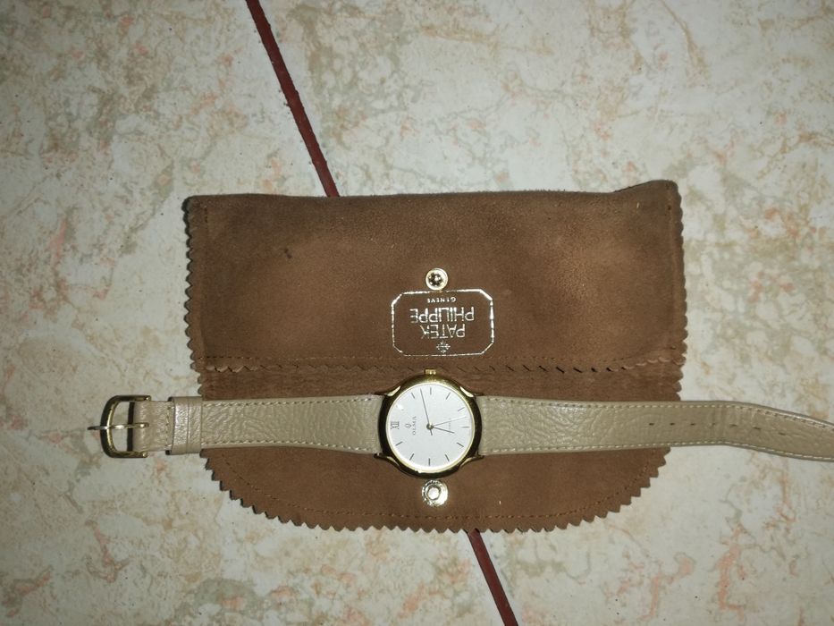 Vand ceas de mana marca DOXA.
