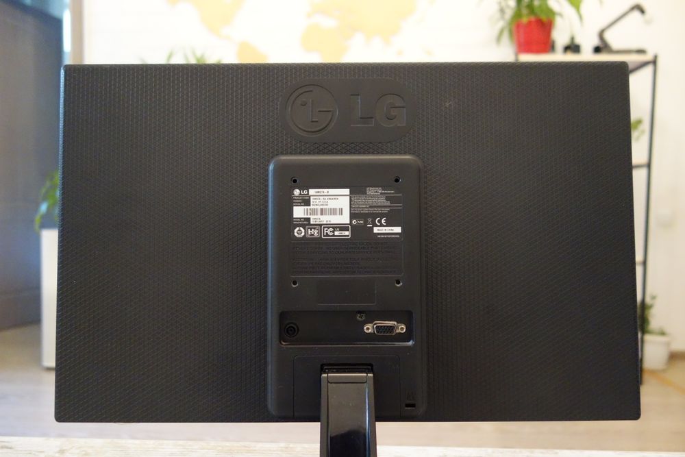 Монито LG 19M37A-B