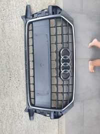 Grila centrala Audi Q3