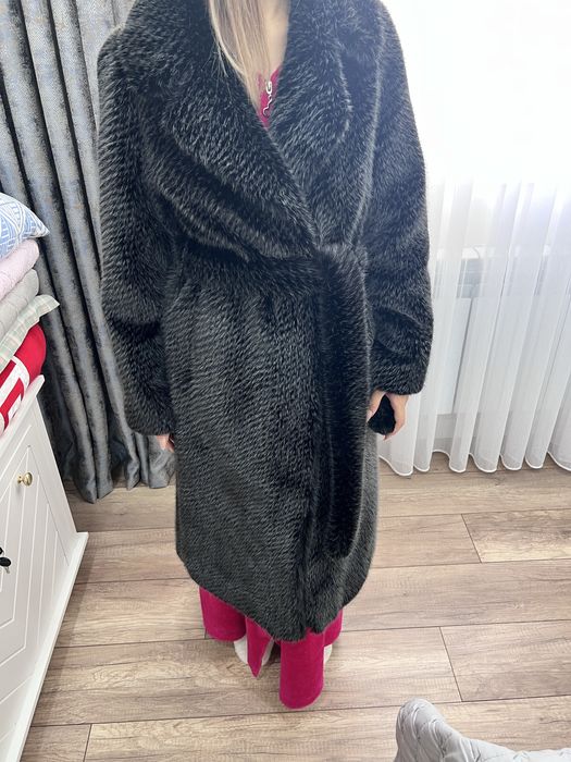 Эко шуба сатылады. Черный цвет.