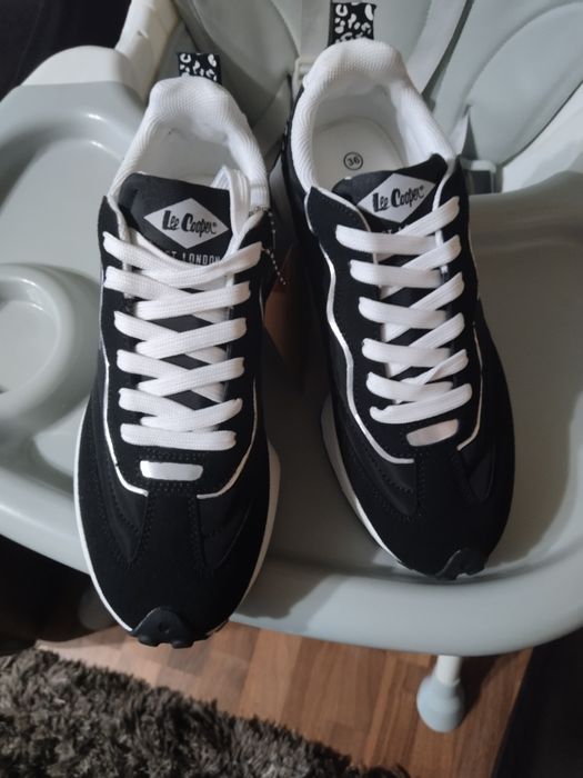 Vând adidași Lee Cooper