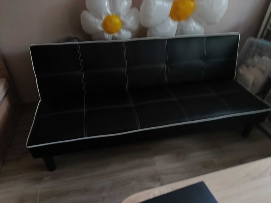 Диван и холна маса