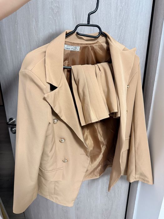 Дамски елегантен комплект сако и пола