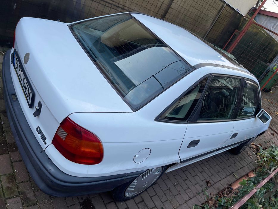 De vânzare Opel Astra F sedan 1,4 60 CP MT