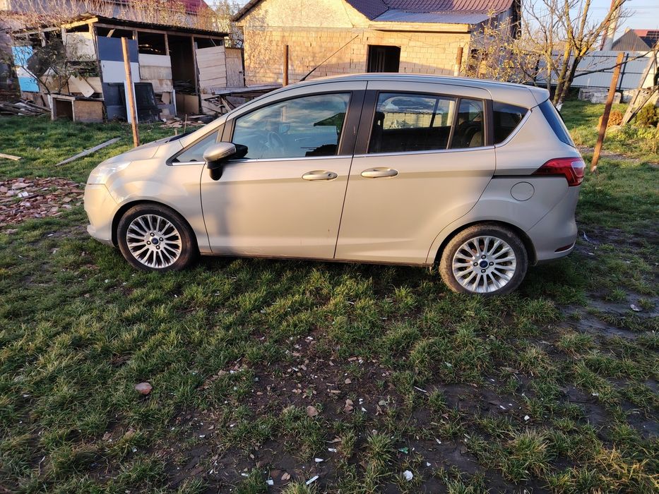 Vând  un Ford B  Max