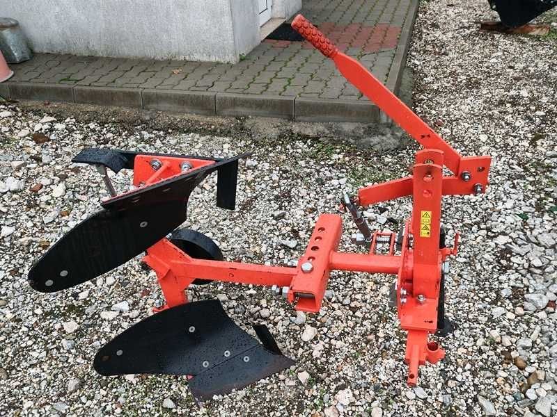 Плуг обръщателен за малък трактор