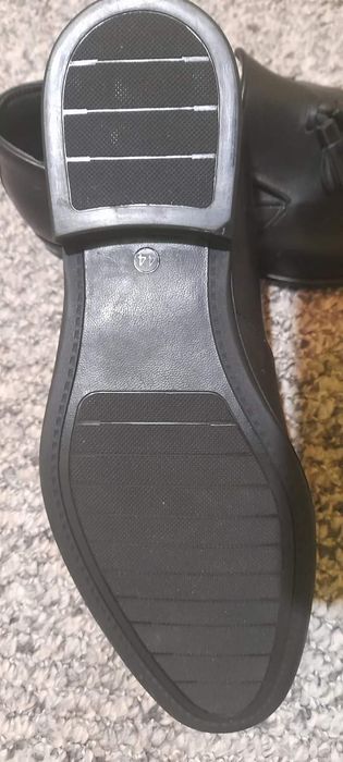 Vând urgent pantofi din piele naturală  nr 44