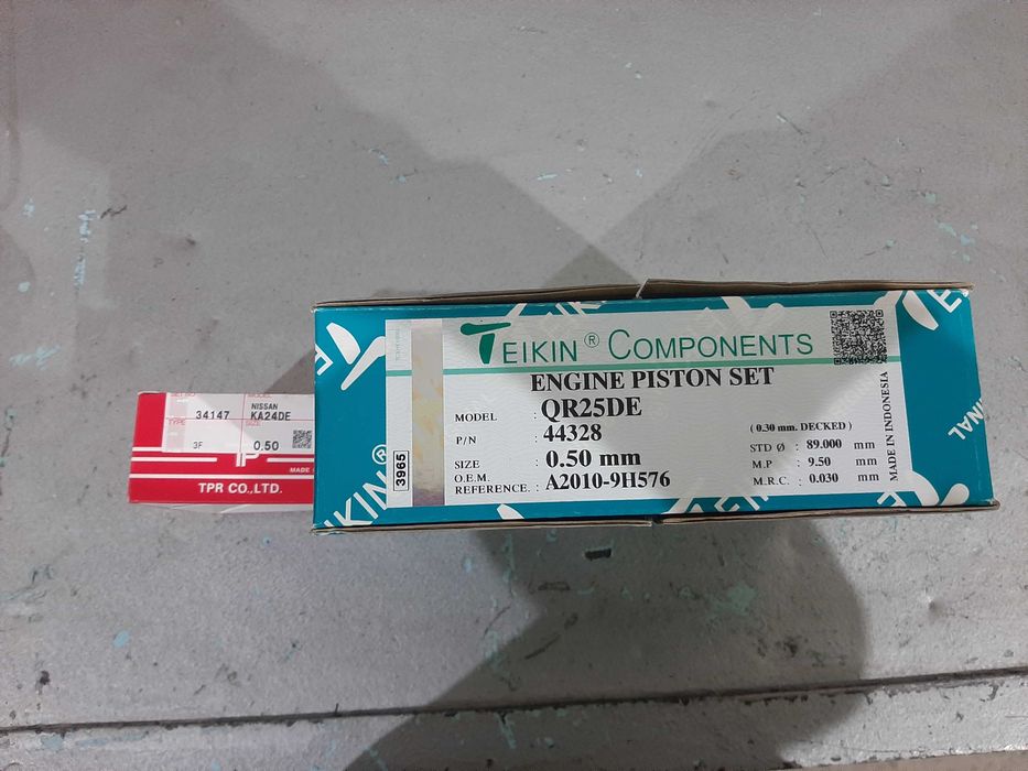 Поршня с кольцами на Nissan двигатель QR 25. размер 89.50 ремонтные.