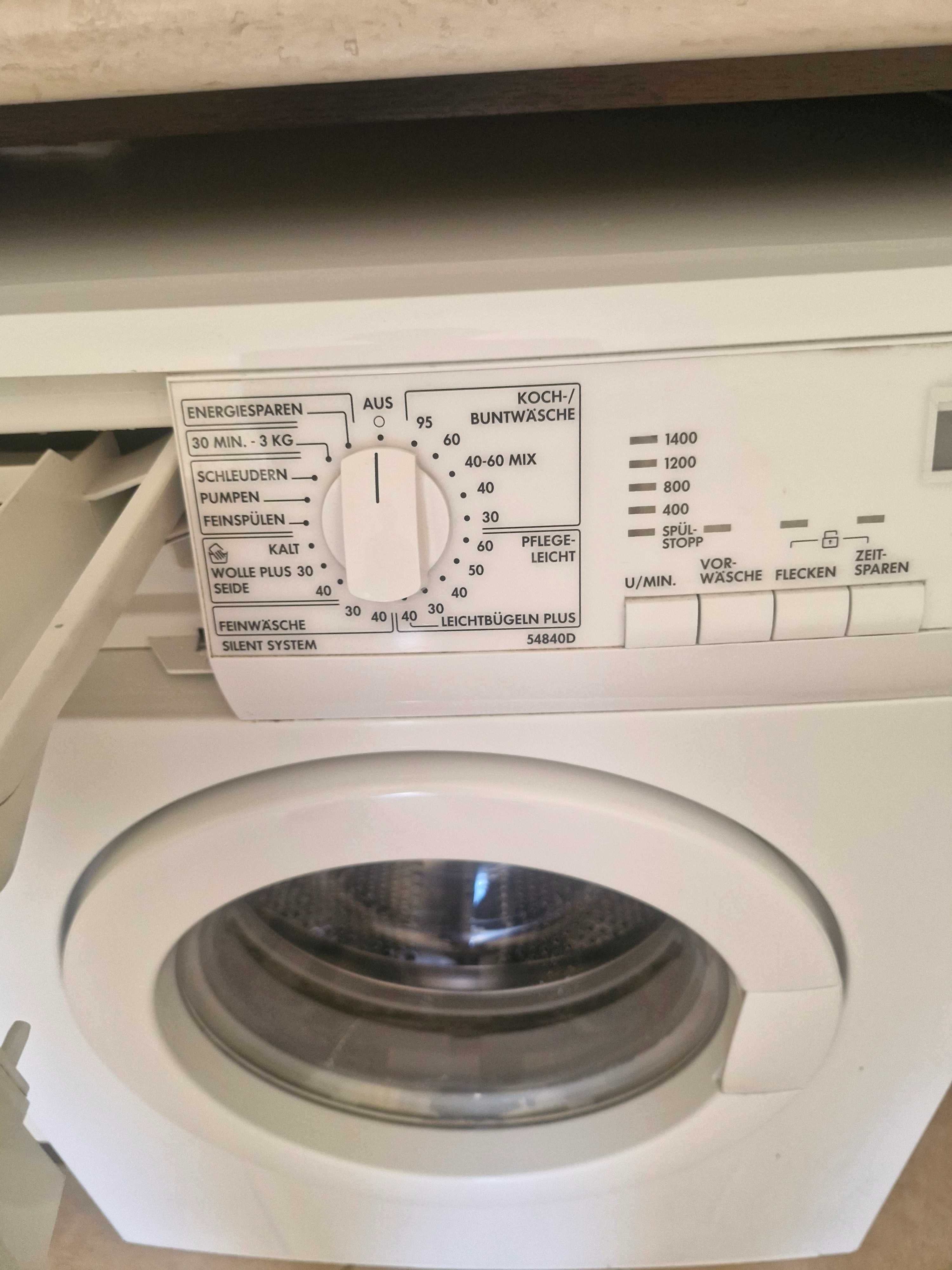 Продава се пералня AEG