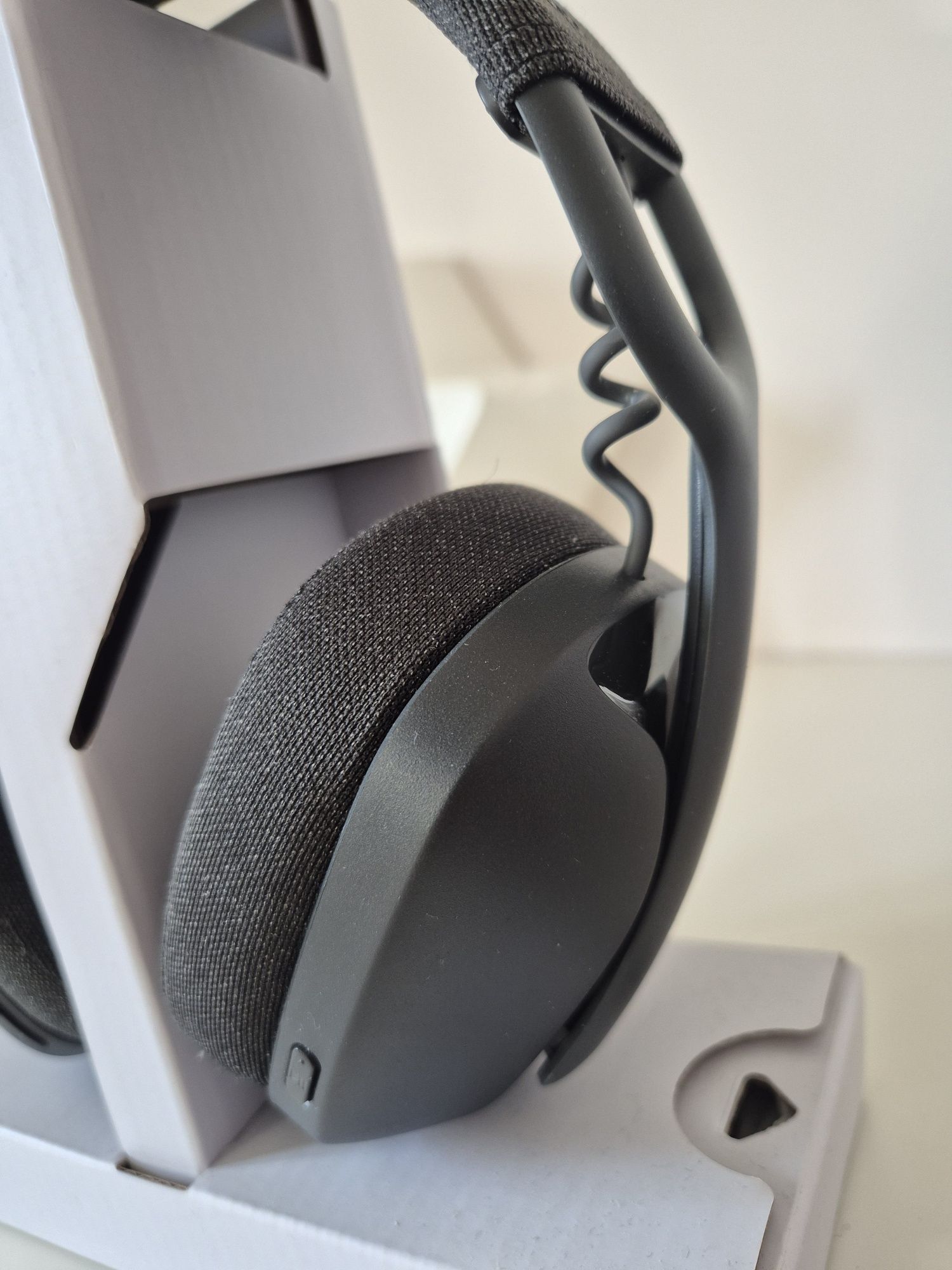 Logitech Vibe 100 слушалки