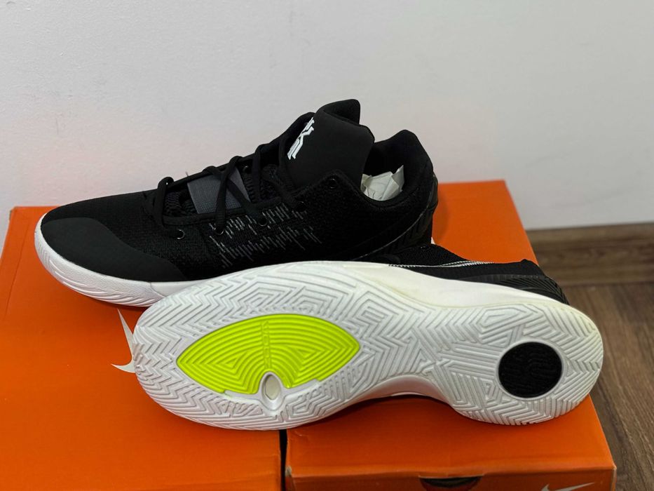 Мъжки маратонки Nike Kyrie Flytrap 5