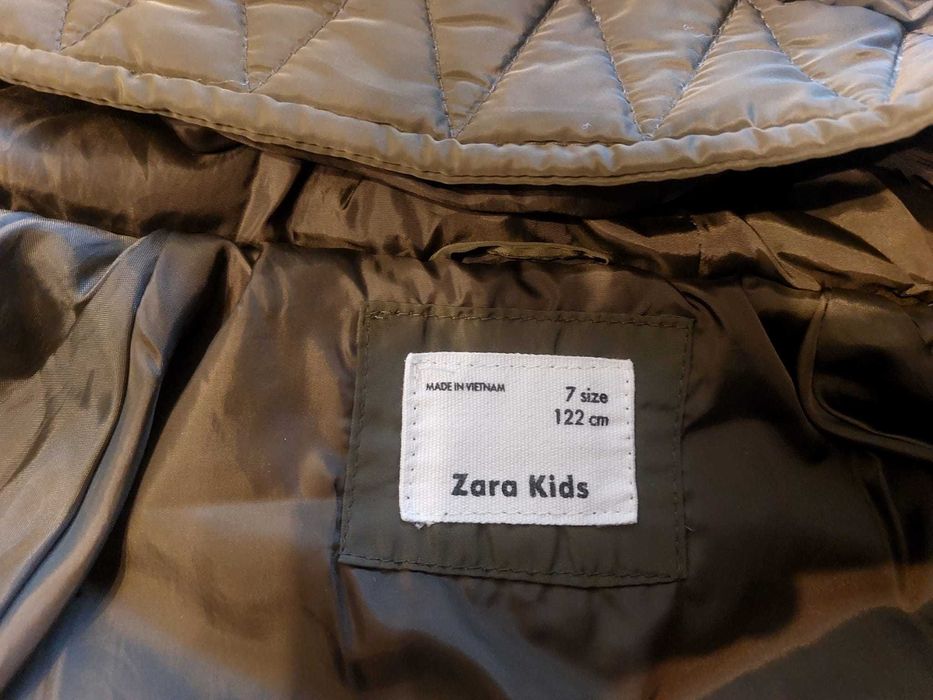 Vand geaca matlasata cu gluga, Zara, marimea 122 cm
