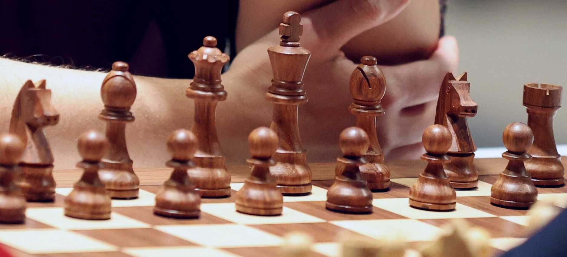 Шах професионални фигури с табло