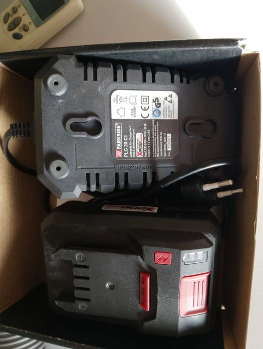 Батерия  4ah и зарядно parkside