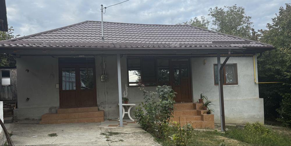 Inchiriez casa Razvad