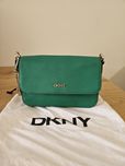 Дамска чанта DKNY